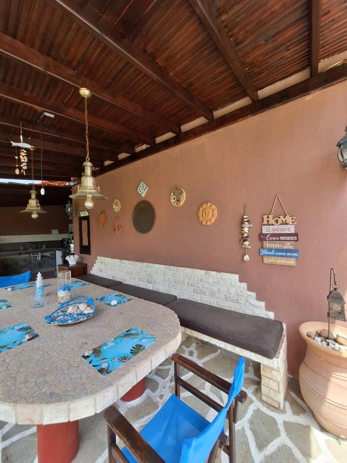Roadhouse, Nilie Hospitality Mgmt Villa Флогита Екстериор снимка
