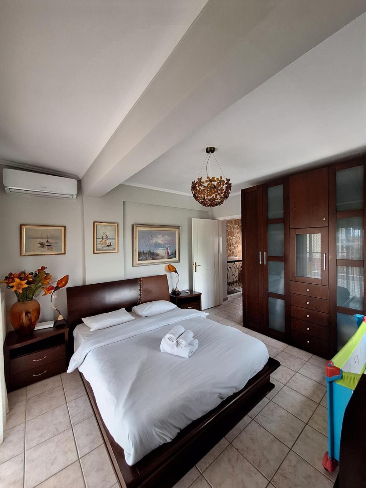 Roadhouse, Nilie Hospitality Mgmt Villa Флогита Екстериор снимка