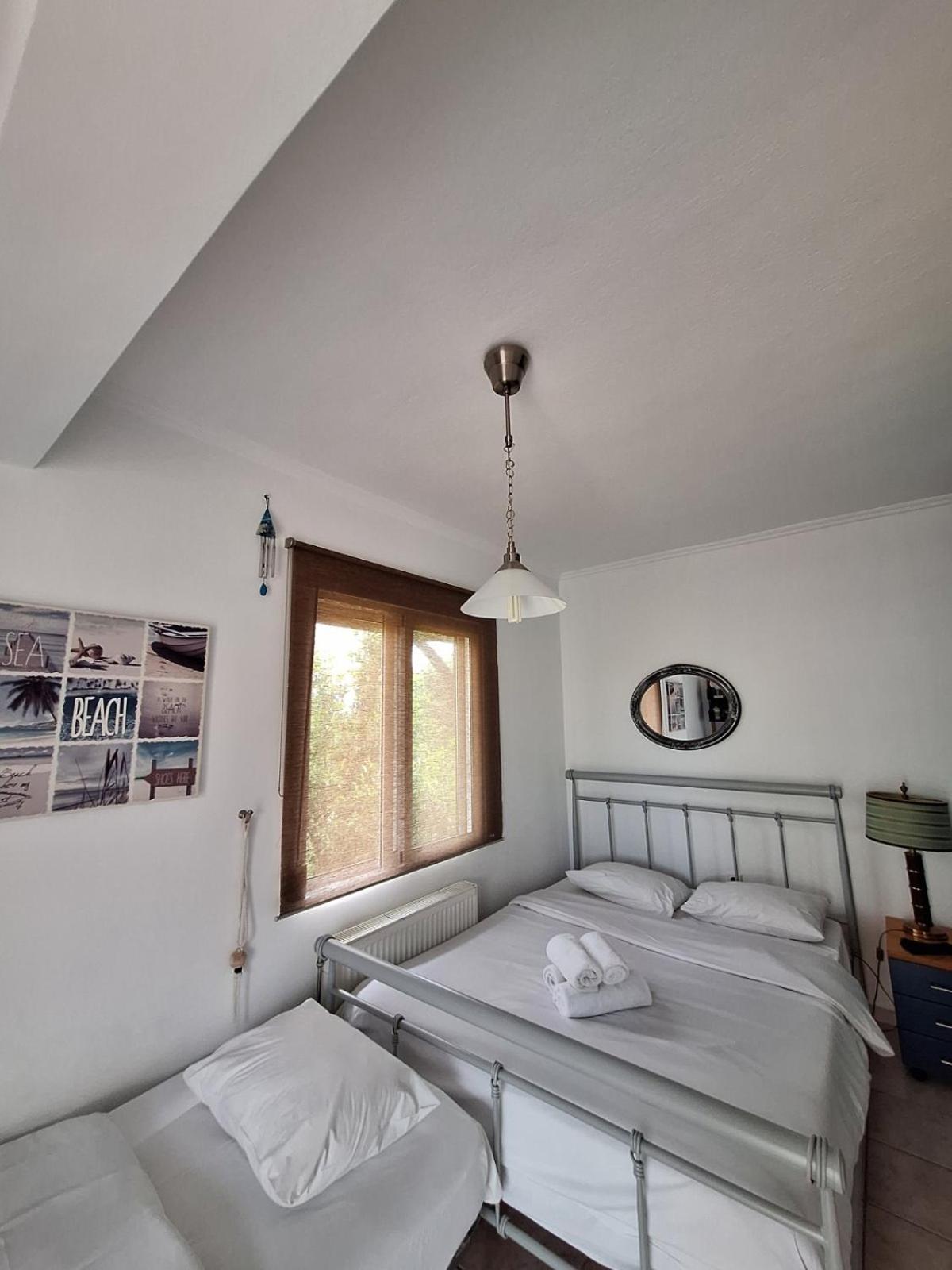 Roadhouse, Nilie Hospitality Mgmt Villa Флогита Екстериор снимка
